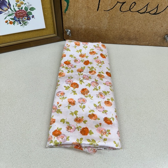 Vintage Fabric Material Floral Pink Orange Green Floral Vintage Textiles - Picture 1 of 4